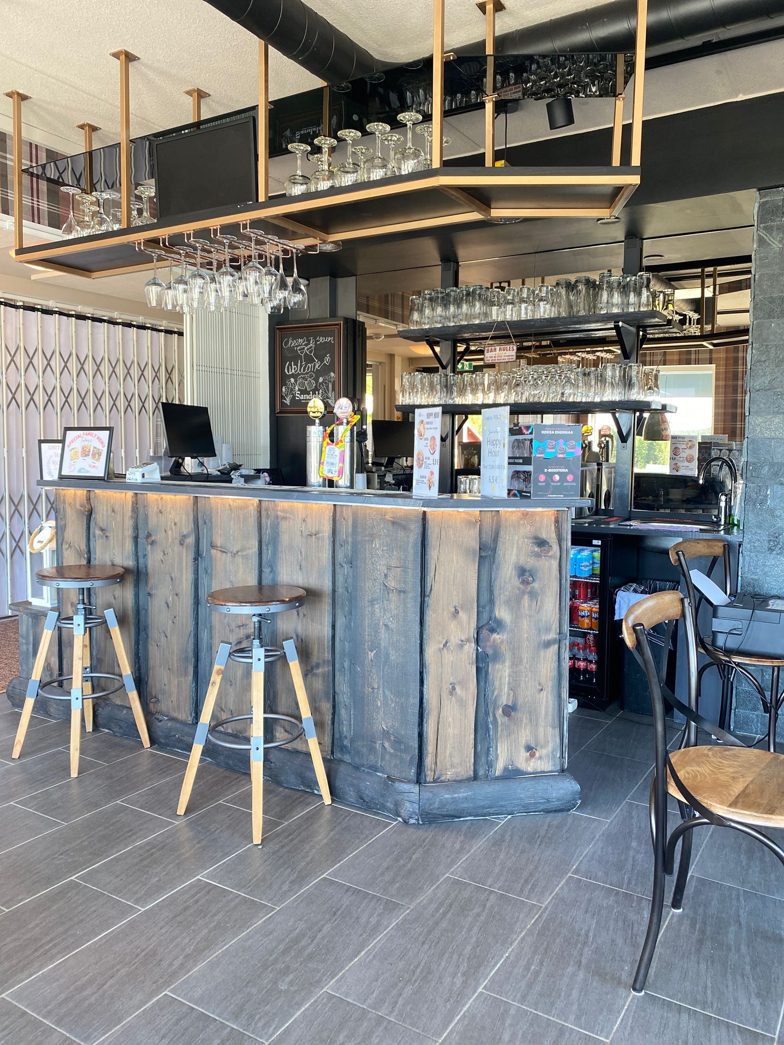 Lostin Pub 21